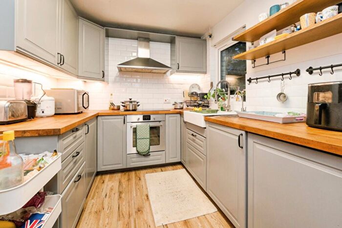 3 Bedroom Semi Detached House For Sale In Pembroke Road, Beckton, London, E6