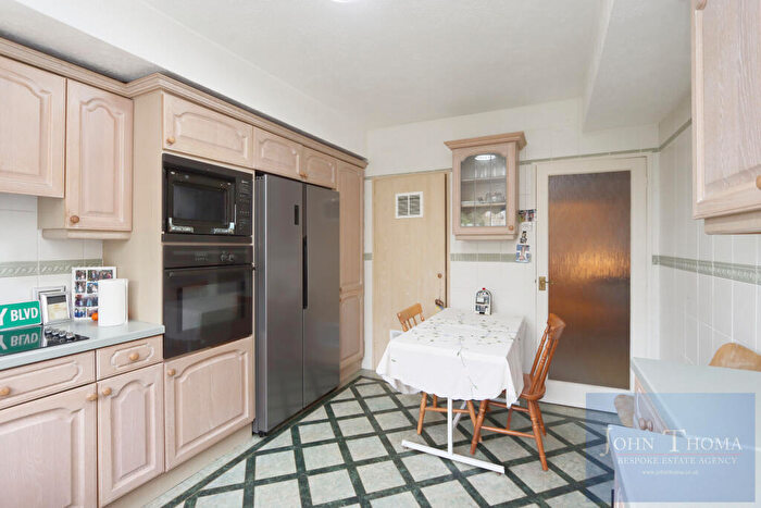 2 Bedroom Apartment For Sale In The Bowls, Chigwell, Essex, IG7