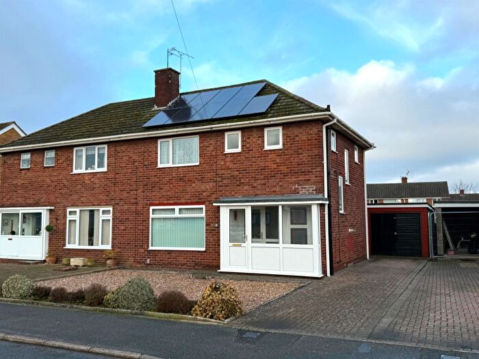 3 Bedroom Semi Detached House For Sale In Matlock Drive, North Hykeham, Lincoln, LN6