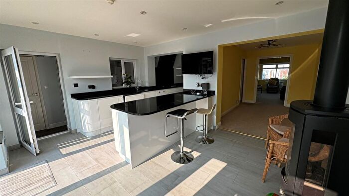 3 Bedroom Detached House For Sale In Westfield Road, Fernhill Heath, Worcester, WR3