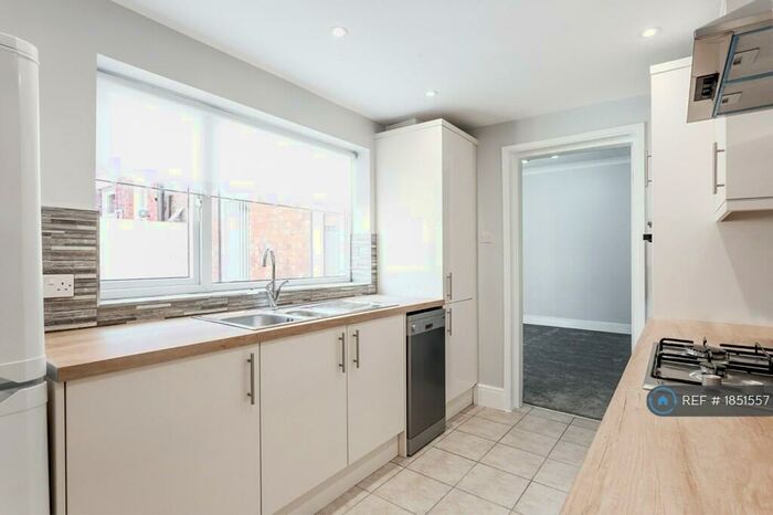 2 Bedroom Flat To Rent In Bewick Street, South Shields, NE33