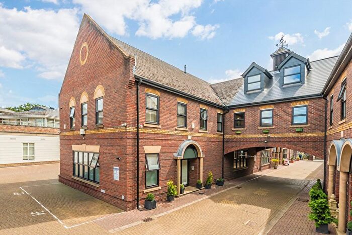 2 Bedroom Flat For Sale In Mount Mews, Hampton, TW12