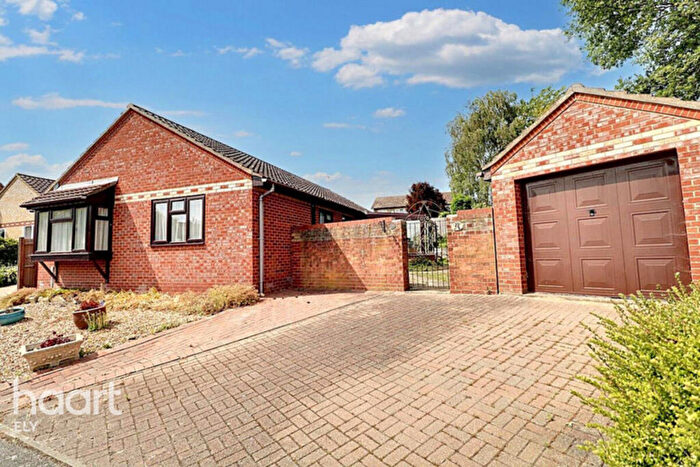 3 Bedroom Detached Bungalow For Sale In Metcalfe Way, Haddenham, CB6