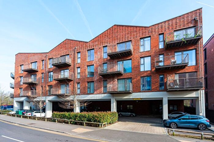 2 Bedroom Flat To Rent In Walnut Tree Close, Guildford, Guildford, GU1