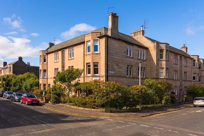 3 Bedroom Flat For Sale In / Comely Bank Grove, Edinburgh, EH4