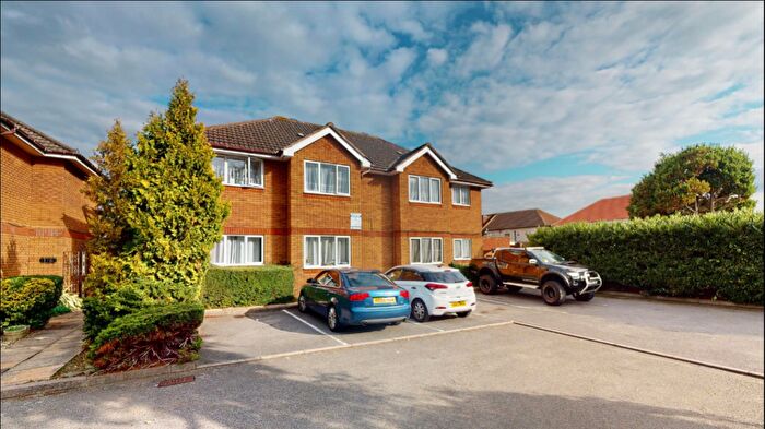 2 Bedroom Flat To Rent In Grace Court, Slough, Berkshire, SL1