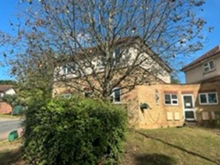 2 Bedroom Flat To Rent In Seaview Avenue, Basildon, SS16