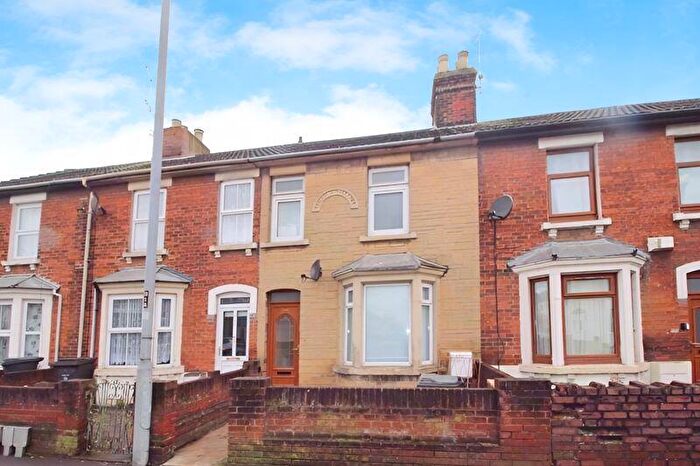 5 Bedroom Terraced House For Sale In Cricklade Road, Gorse Hill, SN2