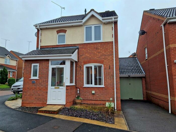 3 Bedroom Detached House To Rent In Lench Close, Redditch, Worcestershire, B97
