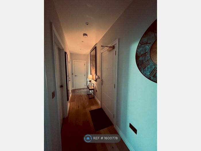 2 Bedroom Flat To Rent In Littleworth Road, Esher, KT10