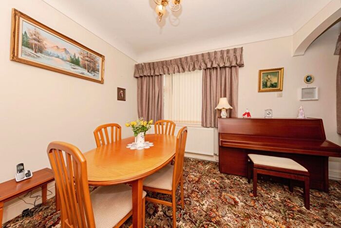 3 Bedroom Bungalow For Sale In Courtlands Park, Carmarthen, Carmarthenshire, SA31