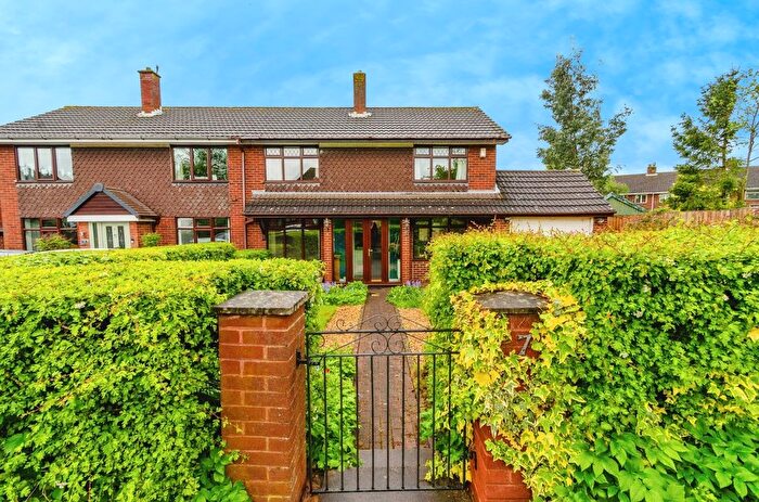 3 Bedroom Semi Detached House For Sale In Bognop Road, Wolverhampton, West Midlands, WV11