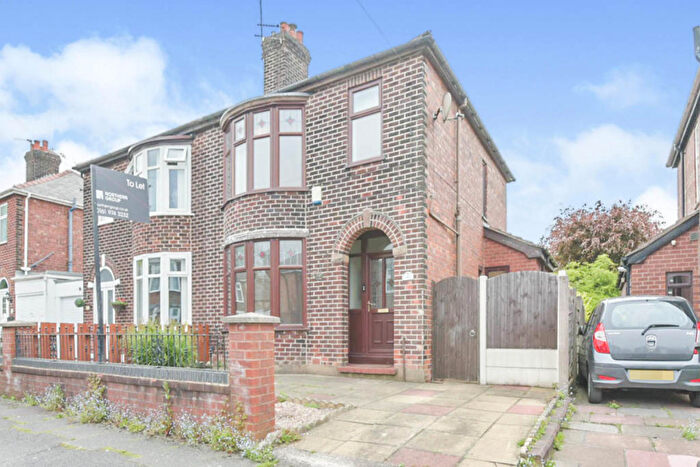 3 Bedroom House To Rent In Northway, Droylsden, M43