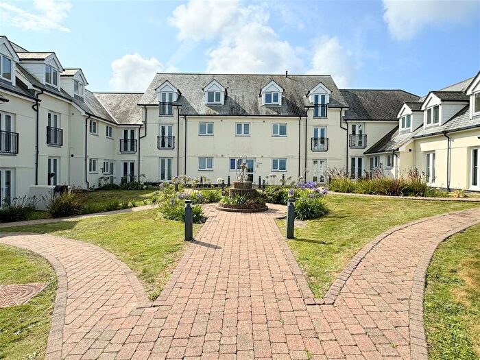 1 Bedroom Flat For Sale In Pentire Avenue, Newquay, TR7