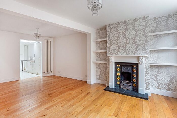 2 Bedroom Detached House For Sale In Helena Road, Windsor, SL4