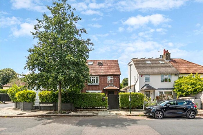 4 Bedroom Semi Detached House For Sale In Kilmington Road, Barnes, London, SW13