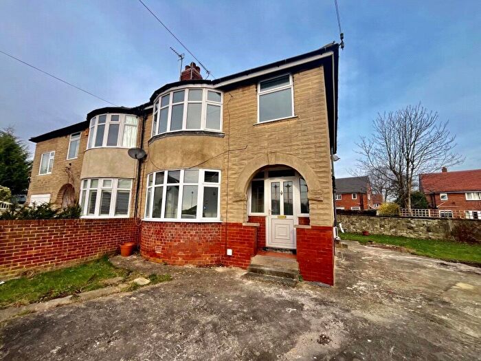 4 Bedroom Semi Detached House To Rent In Moorland View, Leeds, West Yorkshire, LS17