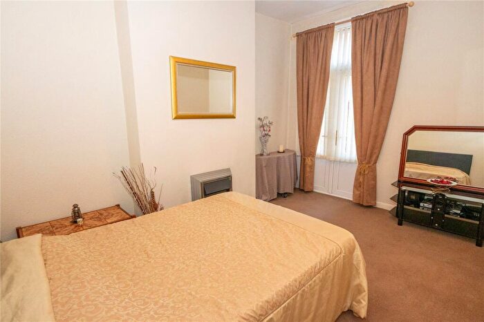 3 Bedroom Terraced House For Sale In Cannon Hill Road, Balsall Heath, Birmingham, B12 - Photo 3