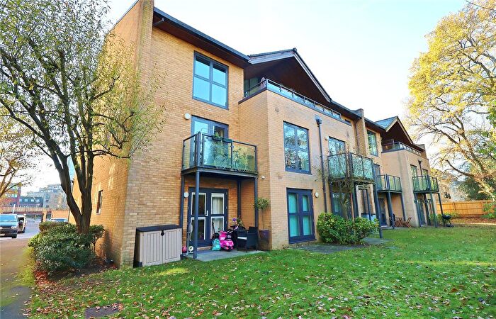 2 Bedroom Flat To Rent In Victoria Way, Woking, Surrey, GU21