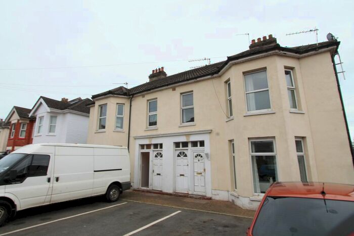 3 Bedroom Flat To Rent In Malmesbury Park Road, , Bournemouth, BH8