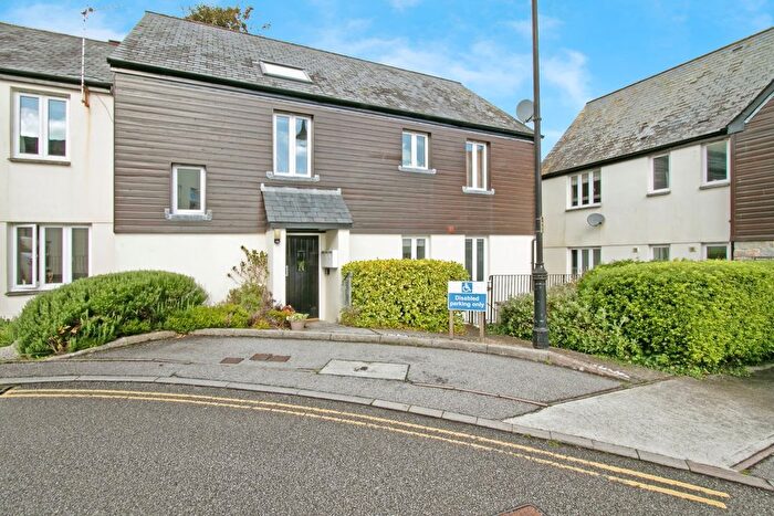 2 Bedroom Flat For Sale In Calver Close, Penryn, Cornwall, TR10