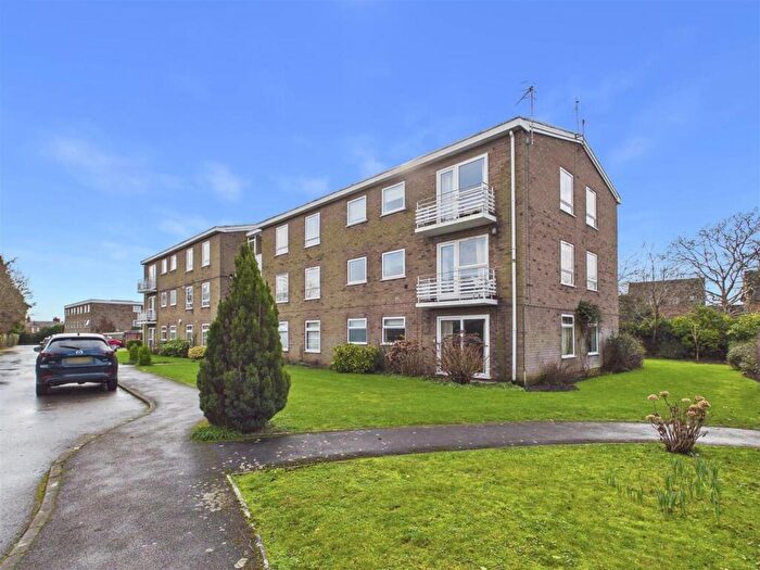 2 Bedroom Apartment For Sale In Padua, Warwick Court, Stratford-Upon-Avon, CV37