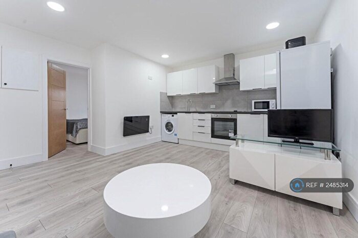 1 Bedroom Flat To Rent In Ravensbury Avenue, Morden, SM4