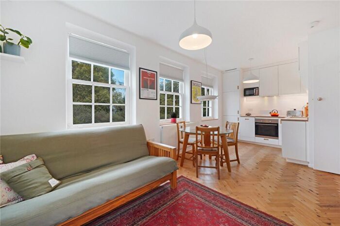 2 Bedroom Apartment For Sale In Hillcrest, London, N6