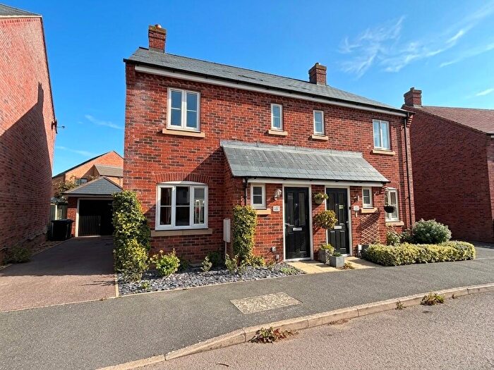 3 Bedroom Semi-Detached House For Sale In Brampton Grange Drive Daventry West Northamptonshire, NN11