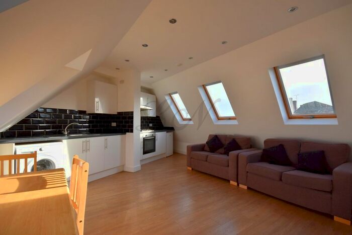 2 Bedroom Flat To Rent In The Promenade, Edgware, HA8