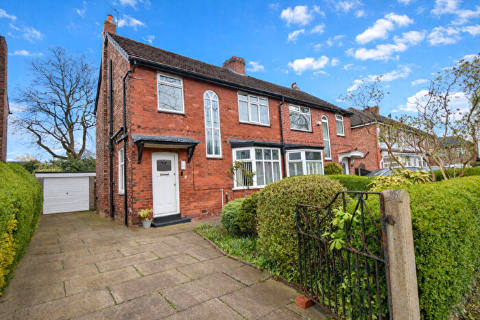 3 Bedroom Semi Detached House For Sale In Entwisle Avenue, Davyhulme, M41