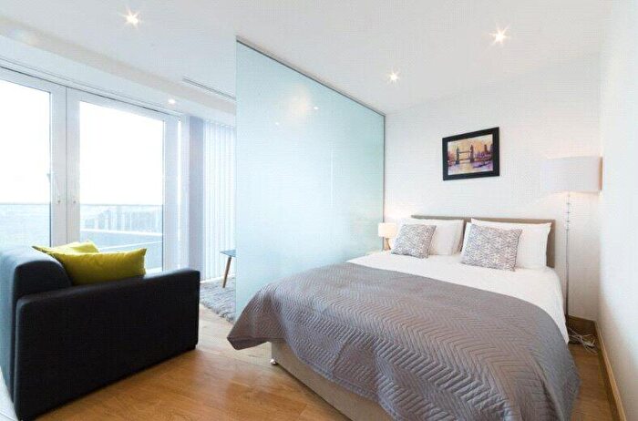 Apartment To Rent In Arena Tower, Crossharbour Plaza, Canary Wharf, E14