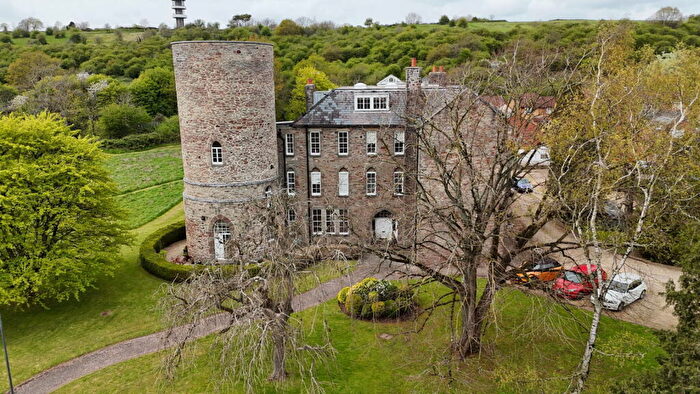 2 Bedroom Flat For Sale In Barkleys Hill, Stapleton, Bristol, BS16