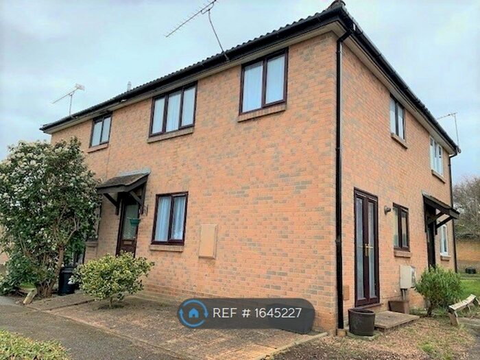 2 Bedroom Terraced House To Rent In Swallow Way, Wokingham, RG41