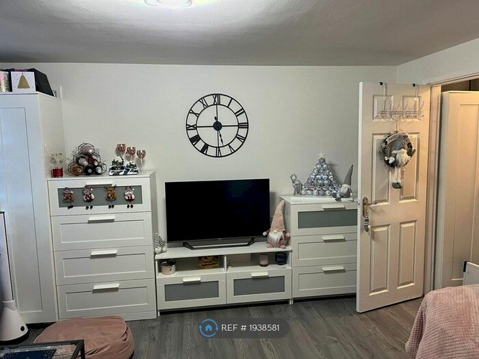 Studio To Rent In Mersey Way, Thatcham, RG18