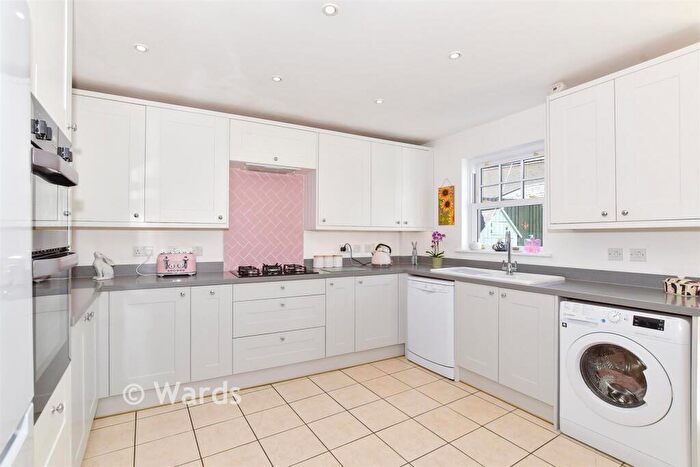 4 Bedroom Town House For Sale In Tarragon Road, Maidstone, Kent, ME16