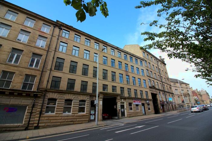 Studio To Rent In Hennymoor House, - Manor Row, Bradford, BD1