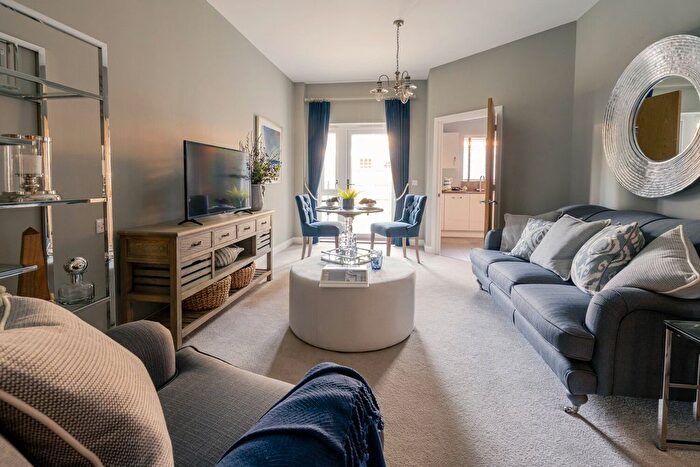 1 Bedroom Flat To Rent In Queens Road, Weybridge, KT13