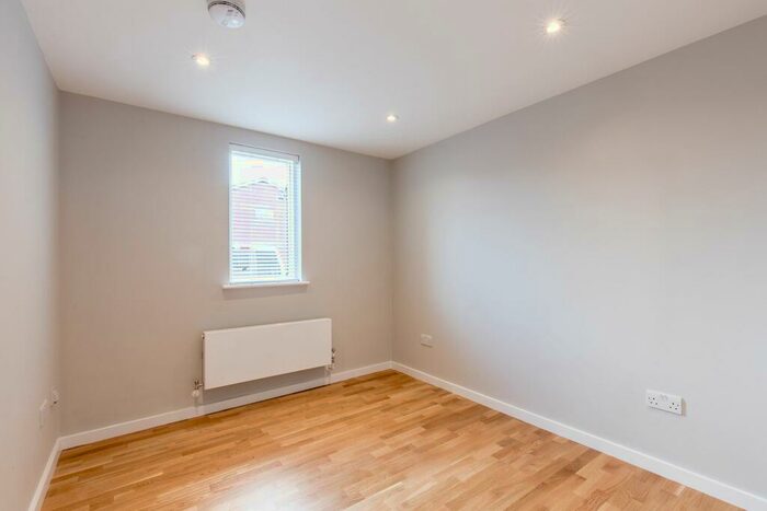 1 Bedroom Ground Flat To Rent In Cobbett Close, EN3