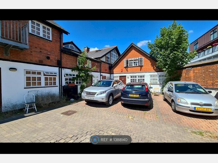 1 Bedroom Semi-Detached House To Rent In Park Mews, London, N8