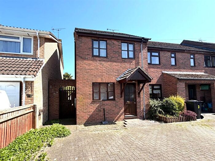 2 Bedroom End Of Terrace House For Sale In The Square, Huntley, GL19