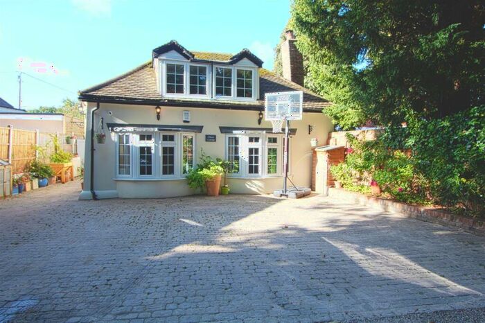 3 Bedroom Cottage For Sale In Laindon Common Road, Little Burstead, Billericay, CM12