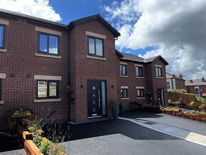 3 Bedroom Semi-Detached House For Sale In Gorse Hall Road, Dukinfield, SK16
