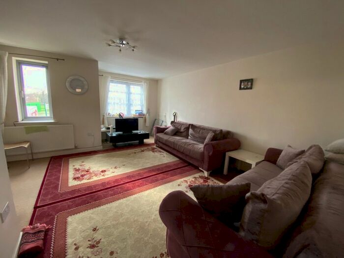 2 Bedroom Flat To Rent In Millicent Grove, Palmers Green, N13