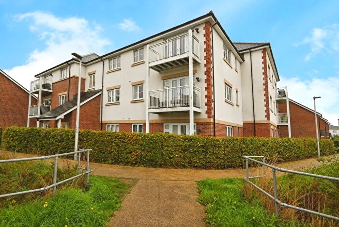 1 Bedroom Flat For Sale In Lockhart Drive, Wokingham, Berkshire, RG40