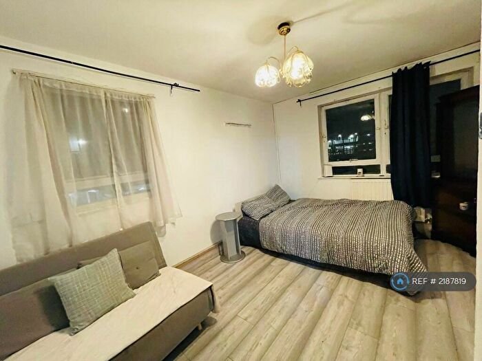 3 Bedroom Flat To Rent In Lois Court, London, N17