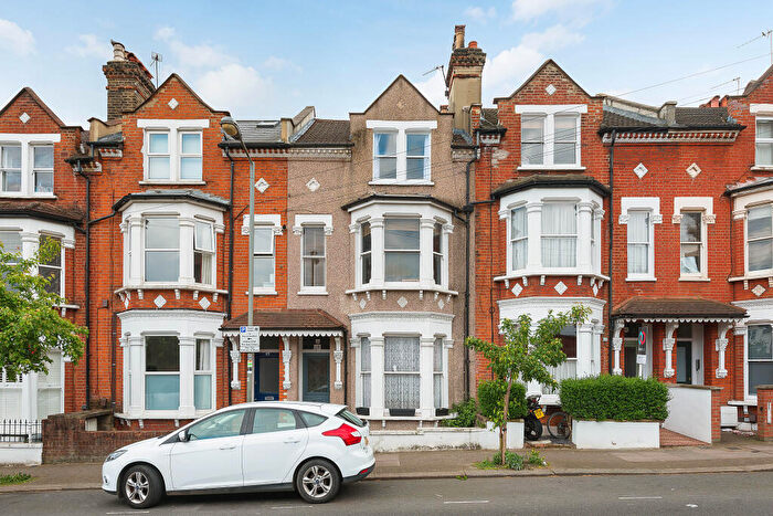 2 Bedroom Flat To Rent In Comyn Road, London, SW11