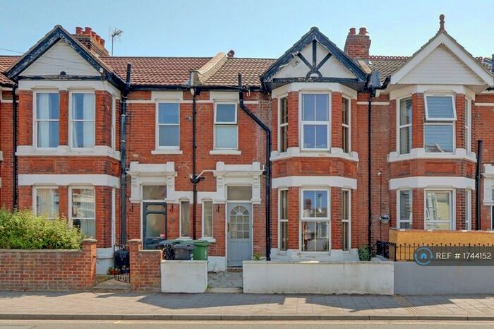 3 Bedroom Terraced House To Rent In Winter Road, Southsea, PO4