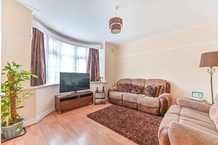 2 Bedroom Flat To Rent In Church Lane, Kingsbury, London, NW9