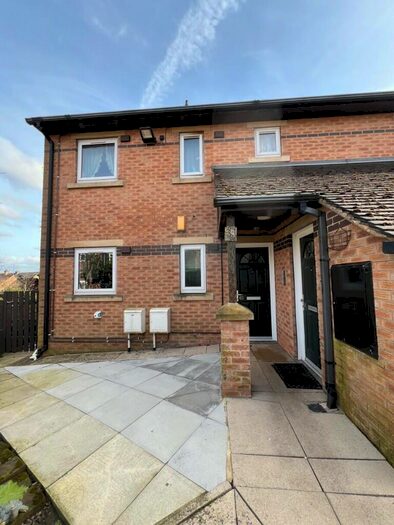 1 Bedroom Flat To Rent In Charnwood Road, Bradford, West Yorkshire, BD2